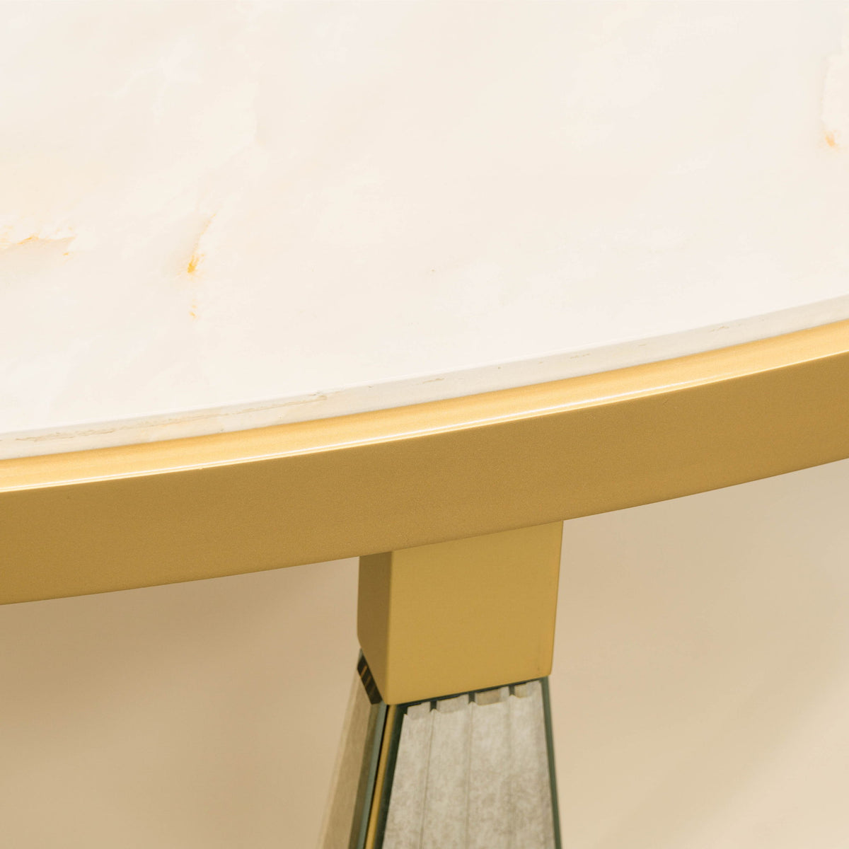 Scotts Square - Table