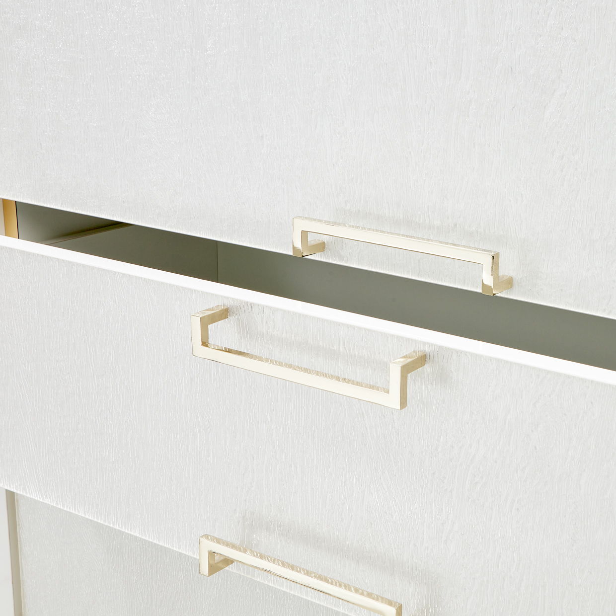Palm Gate - 6-Drawer Chest - Cloud White