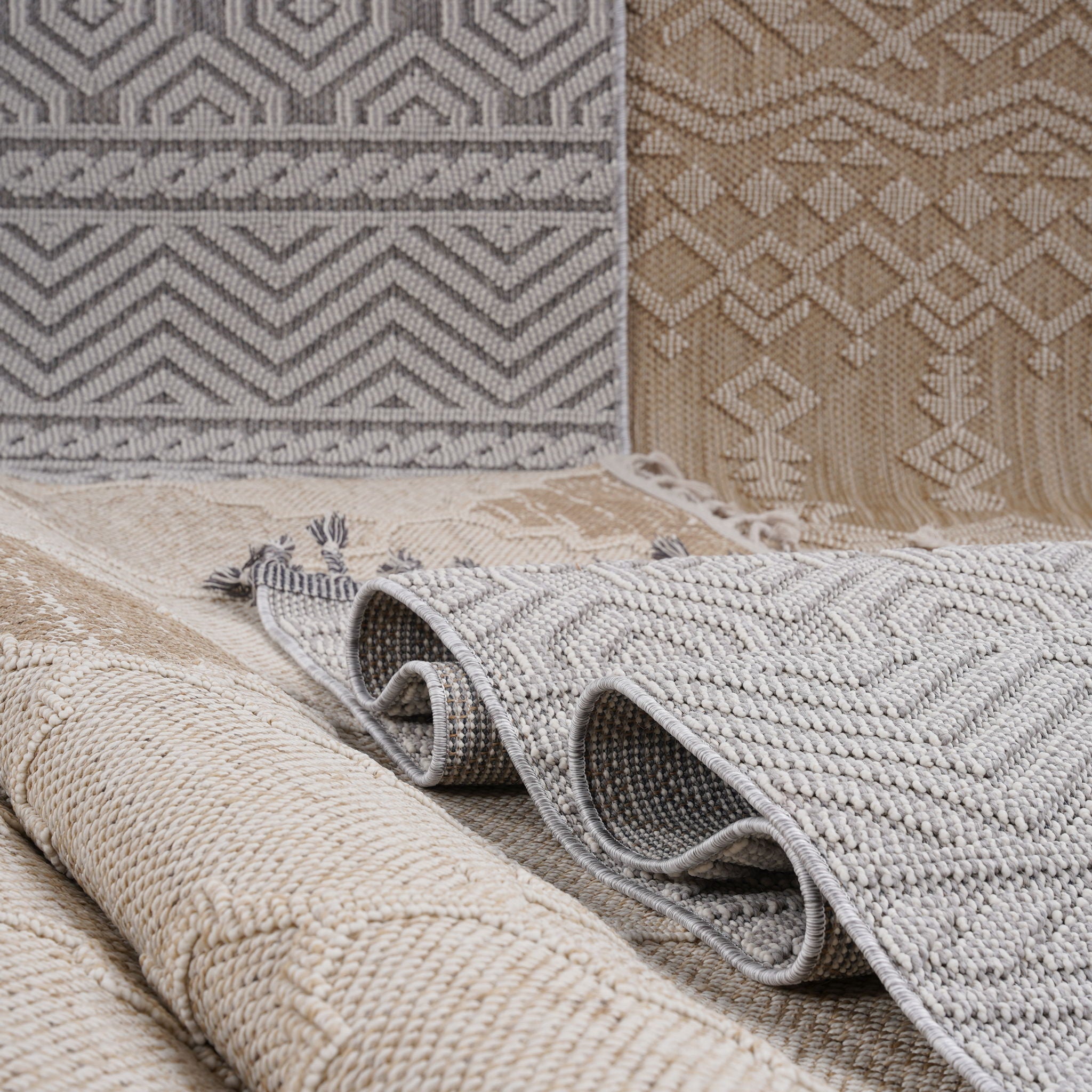 Guros - 8' X 10' Geometric Indoor / Outdoor Area Rug - White