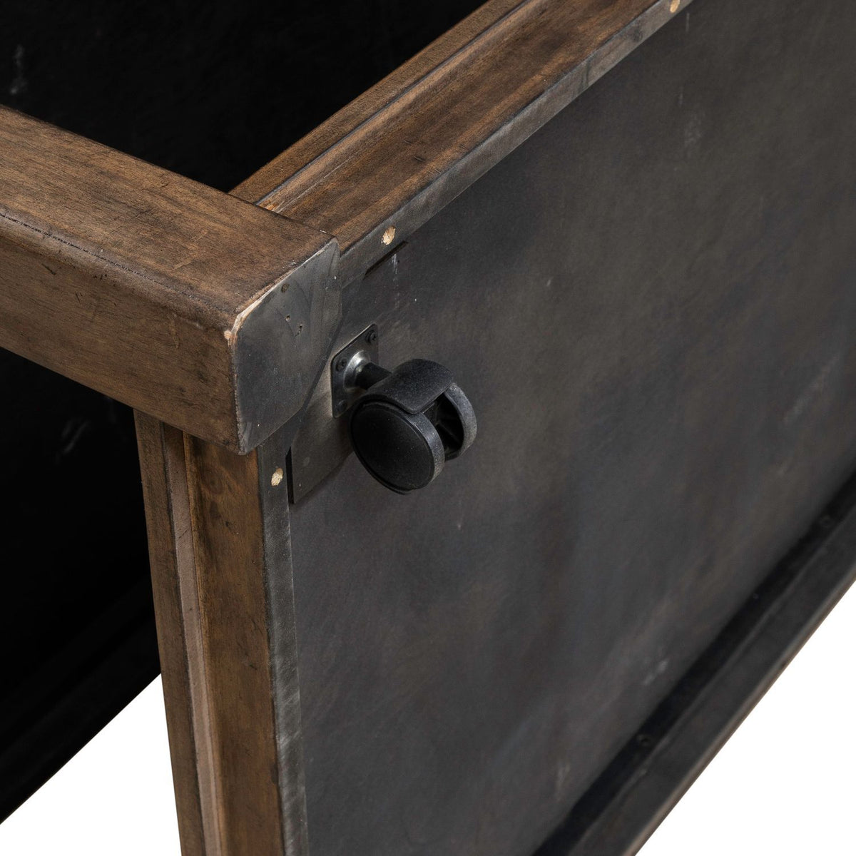 Broadmore - Table