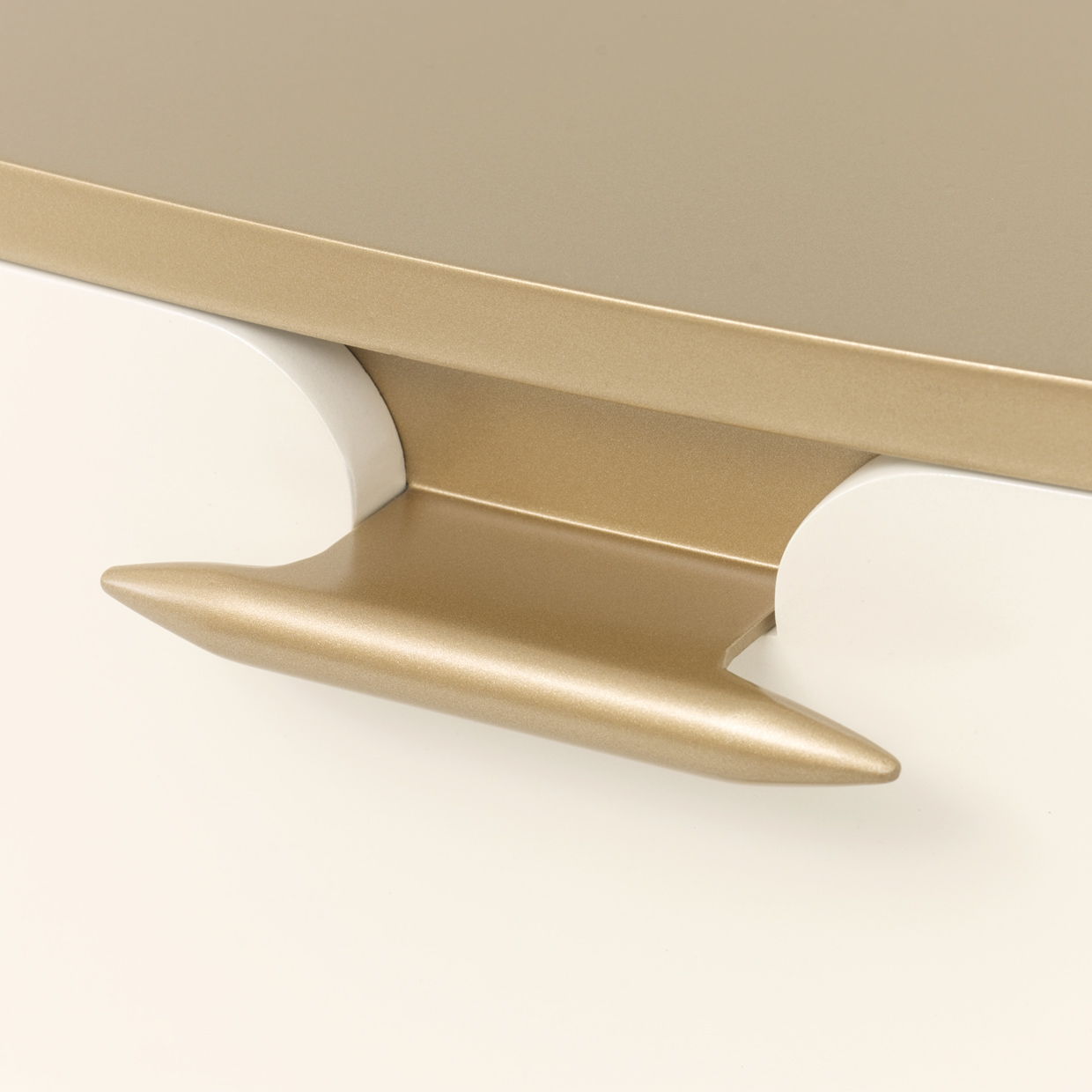 La Terrazza - 5-Drawer Chest - Creamy Pearl