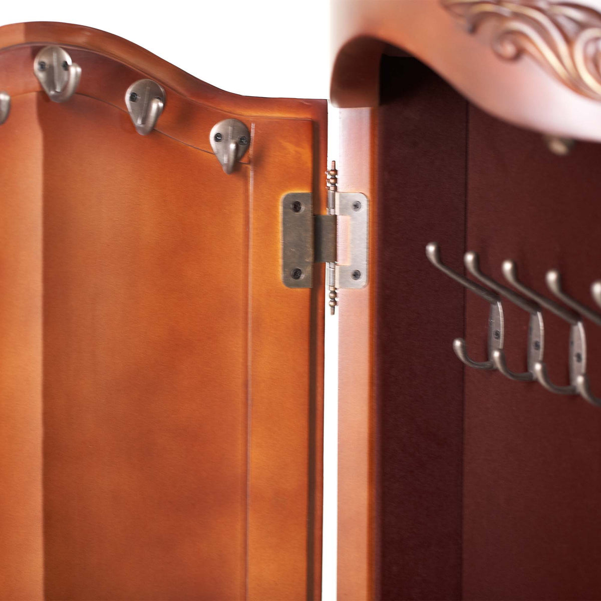 Cortina - 6-Drawer Chest - Honey Walnut