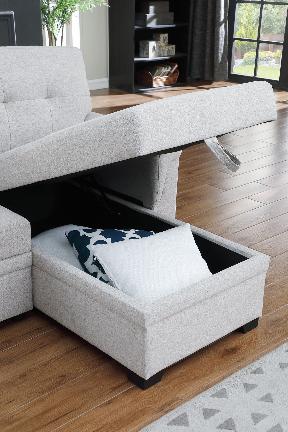 Hunter - Reversible Sleeper Sectional Sofa With Storage Chaise