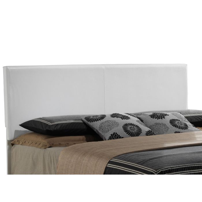 Elegant Platform Bed For Relaxed Spaces