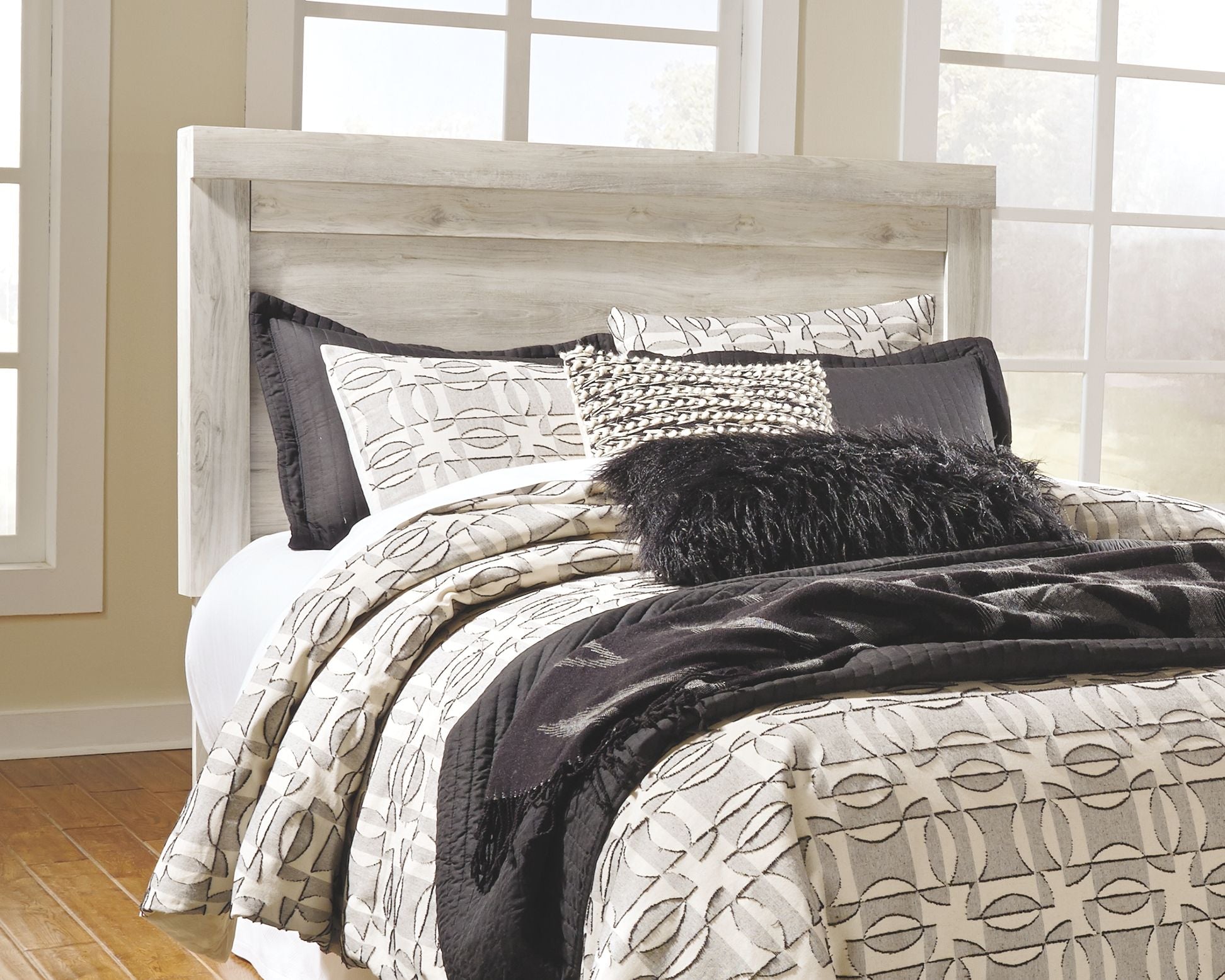 Bellaby - Panel Bed