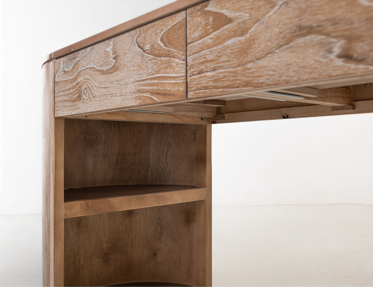 Balam - Desk