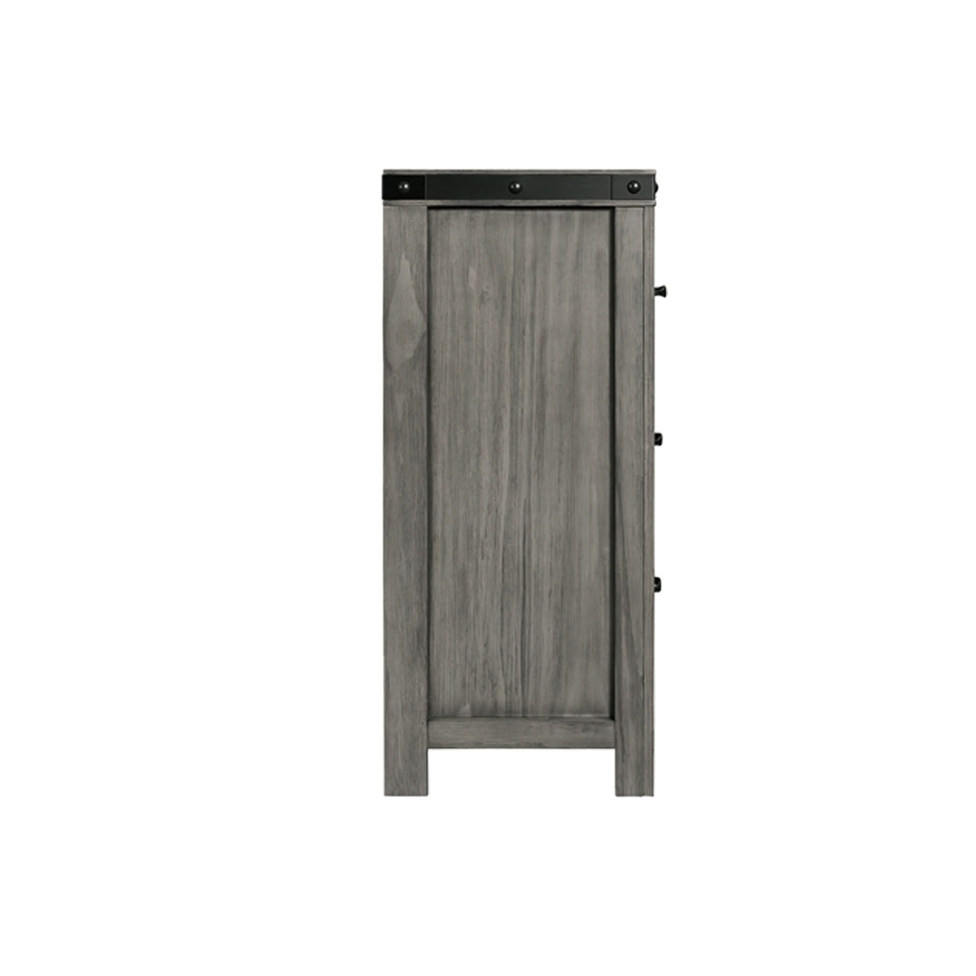 Wade - 7-Drawer Dresser