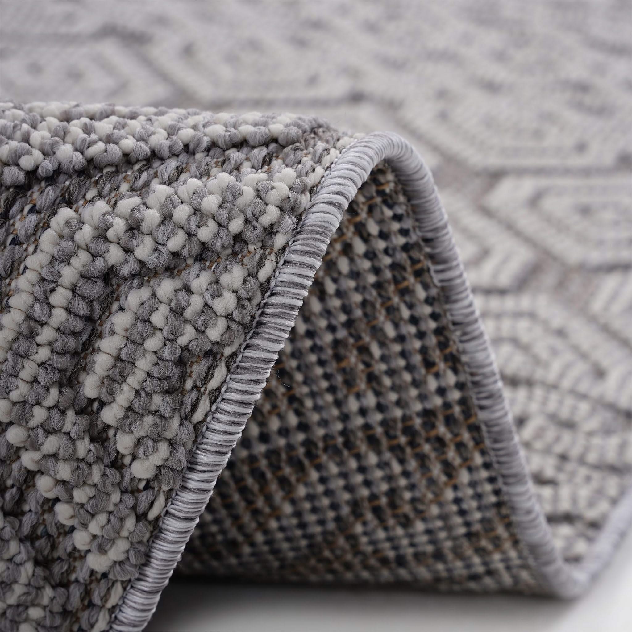 Guros - 6' X 9' Geometric Indoor / Outdoor Area Rug - Gray / White