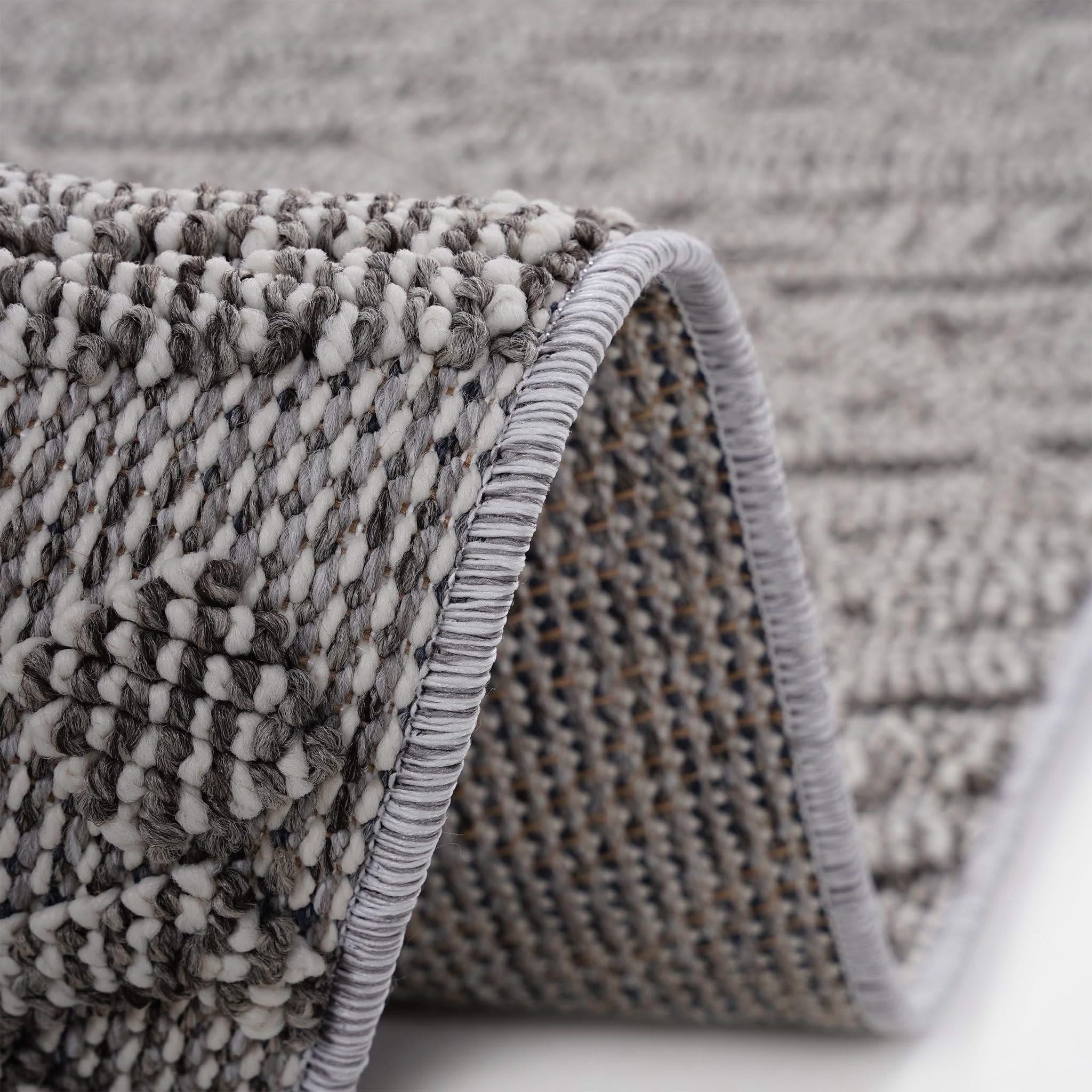 Guros - 6' X 9' Traditional Indoor / Outdoor Area Rug - White