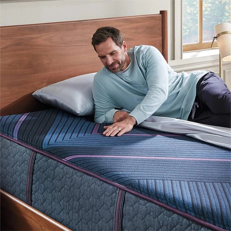 Beautyrest World Class Hybrid Level Three 13" Plush Mattress