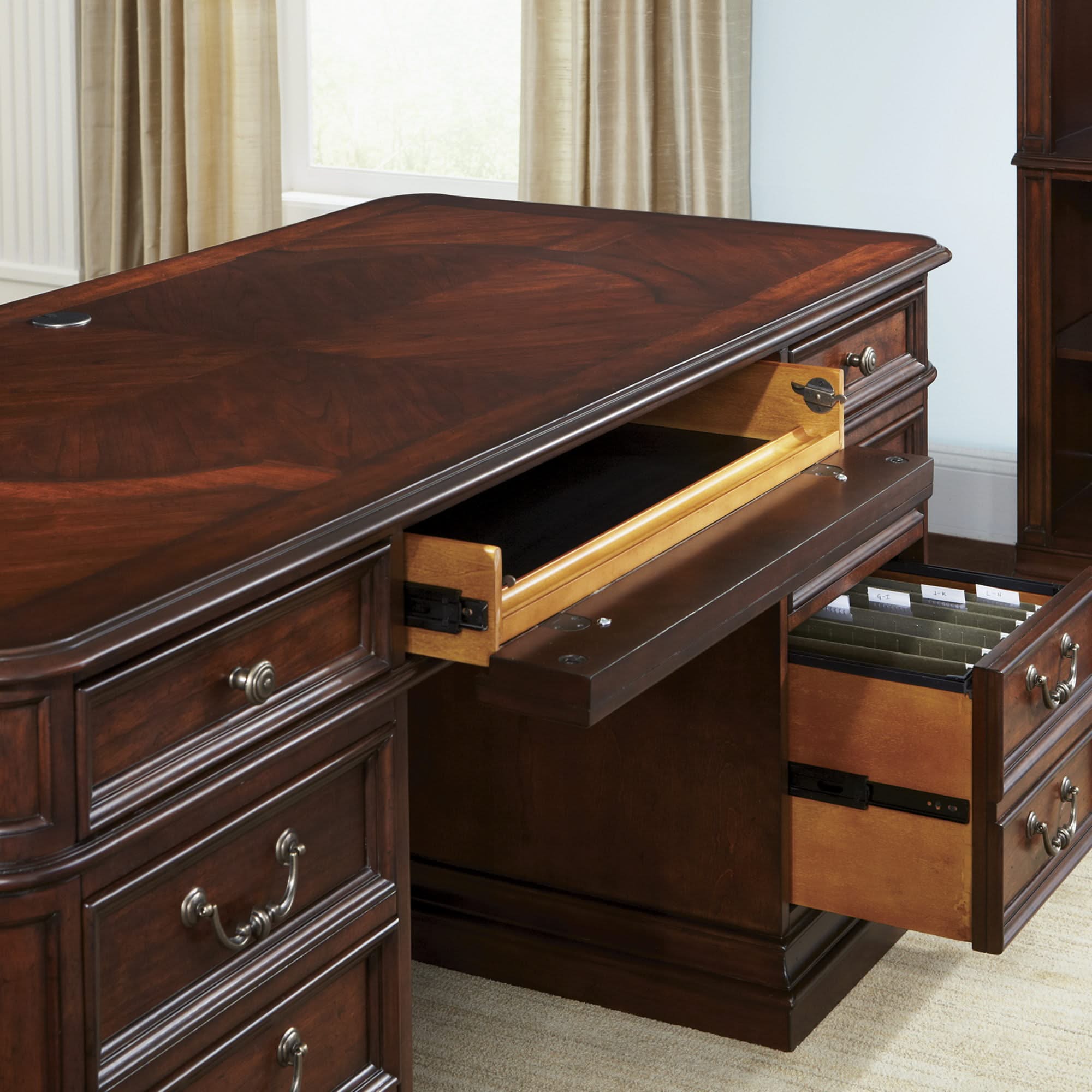 Brayton Manor - Jr Executive Desk - Cognac