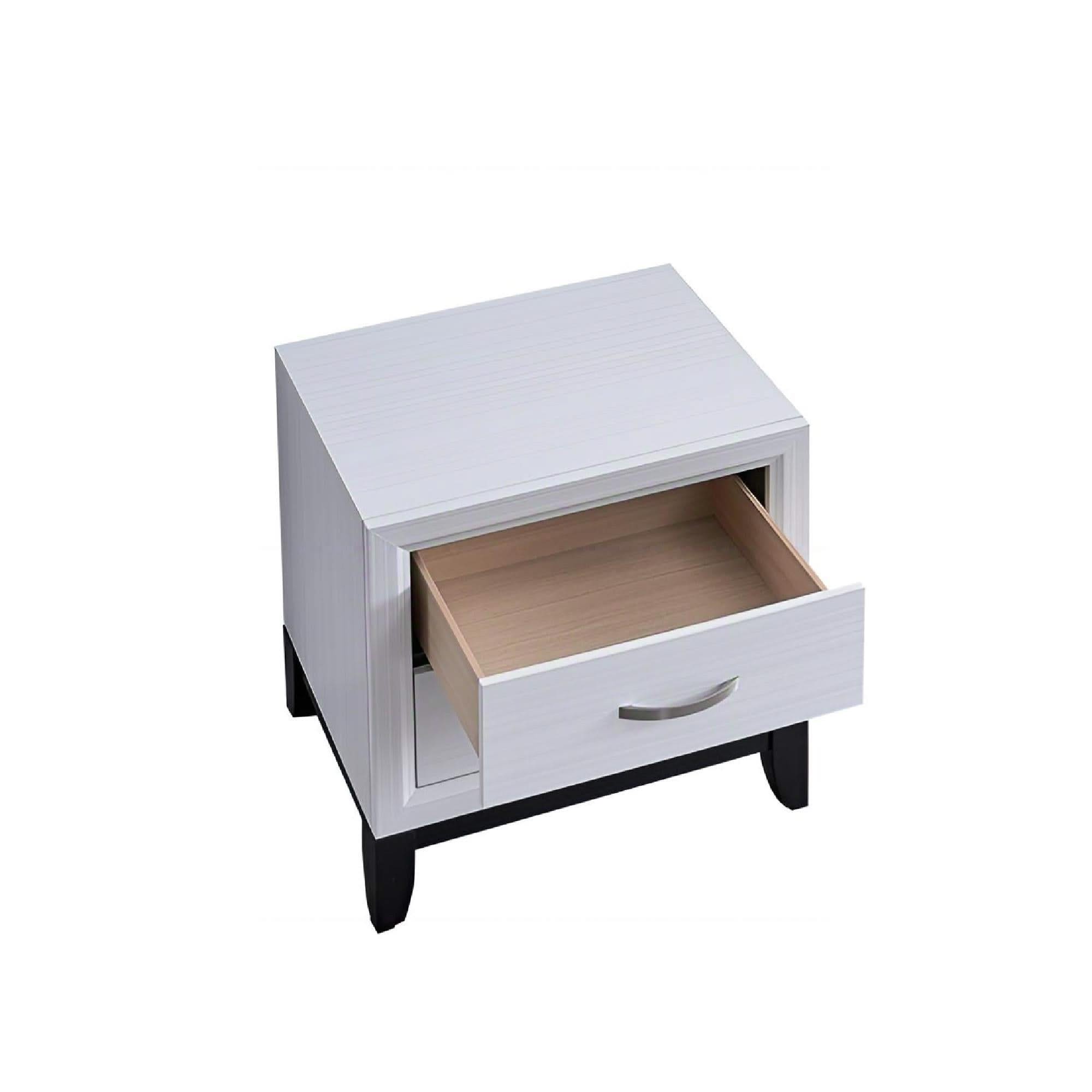 Glasgow - Nightstand With English Dovetail Drawers