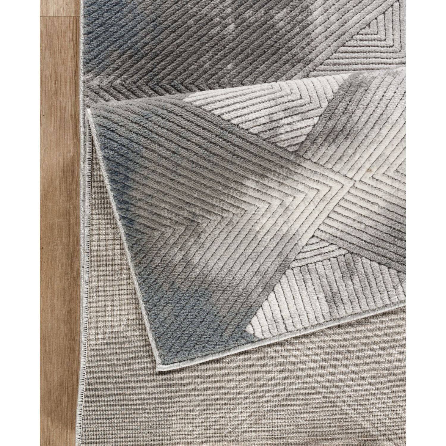 Geometrix - 5'3" X 7'3" Area Rug With Geometric 3D Effect - Ivory / Gray