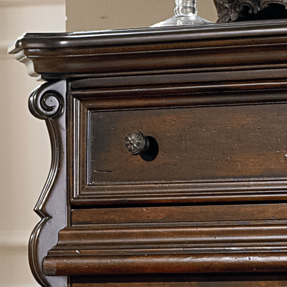 Arbor Place - 6 Drawer Chest - Brownstone