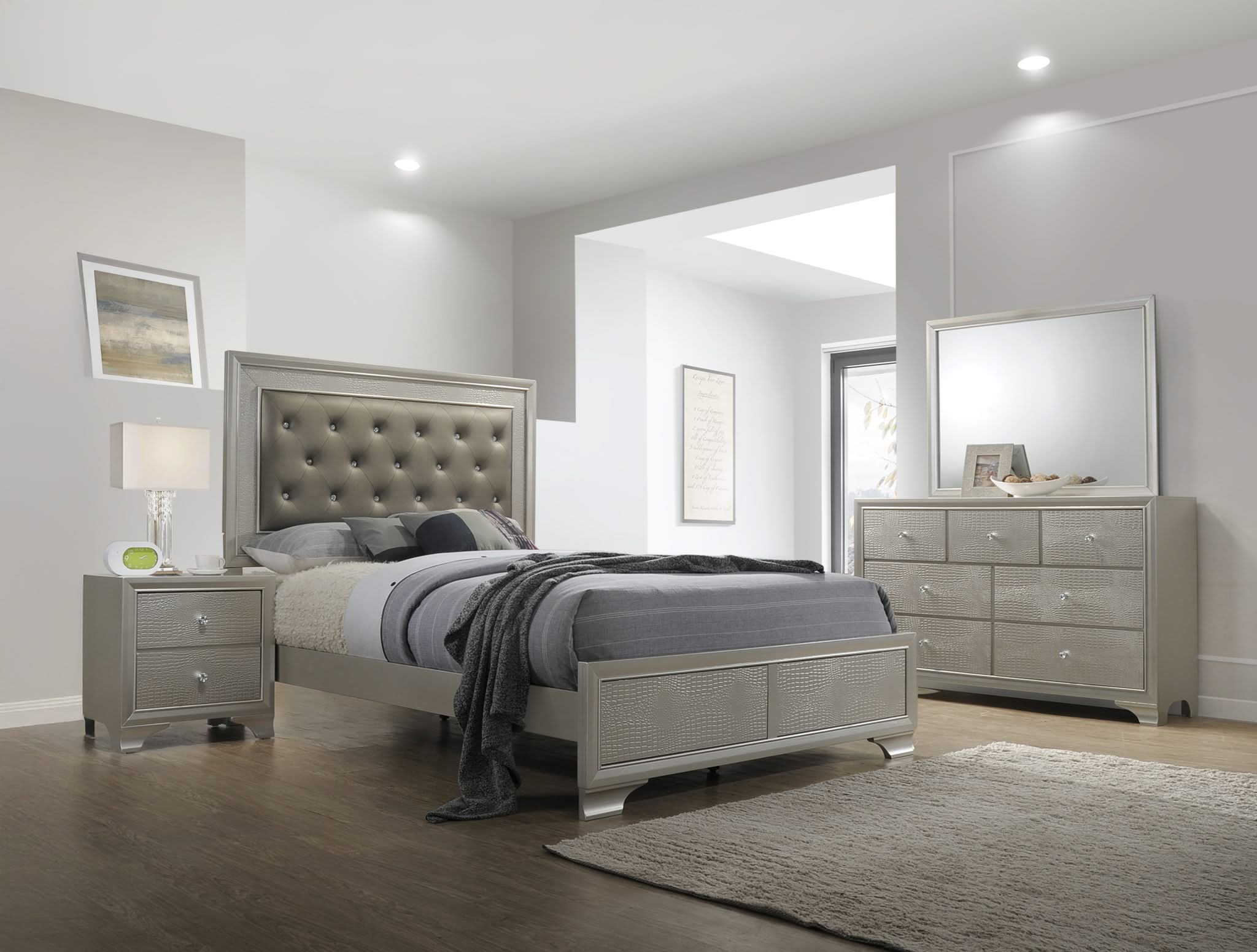 Lyssa - Queen 4 Piece Bedroom Set - Champagne