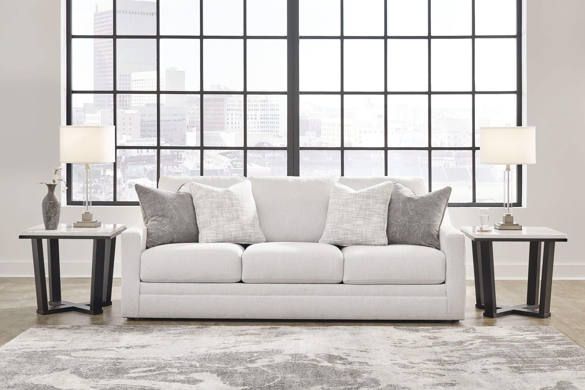 Maitelynn - Sofa - Chalk