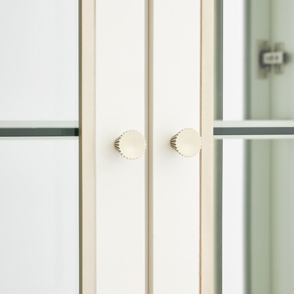 La Marisia - Display Cabinet - Creamy Pearl